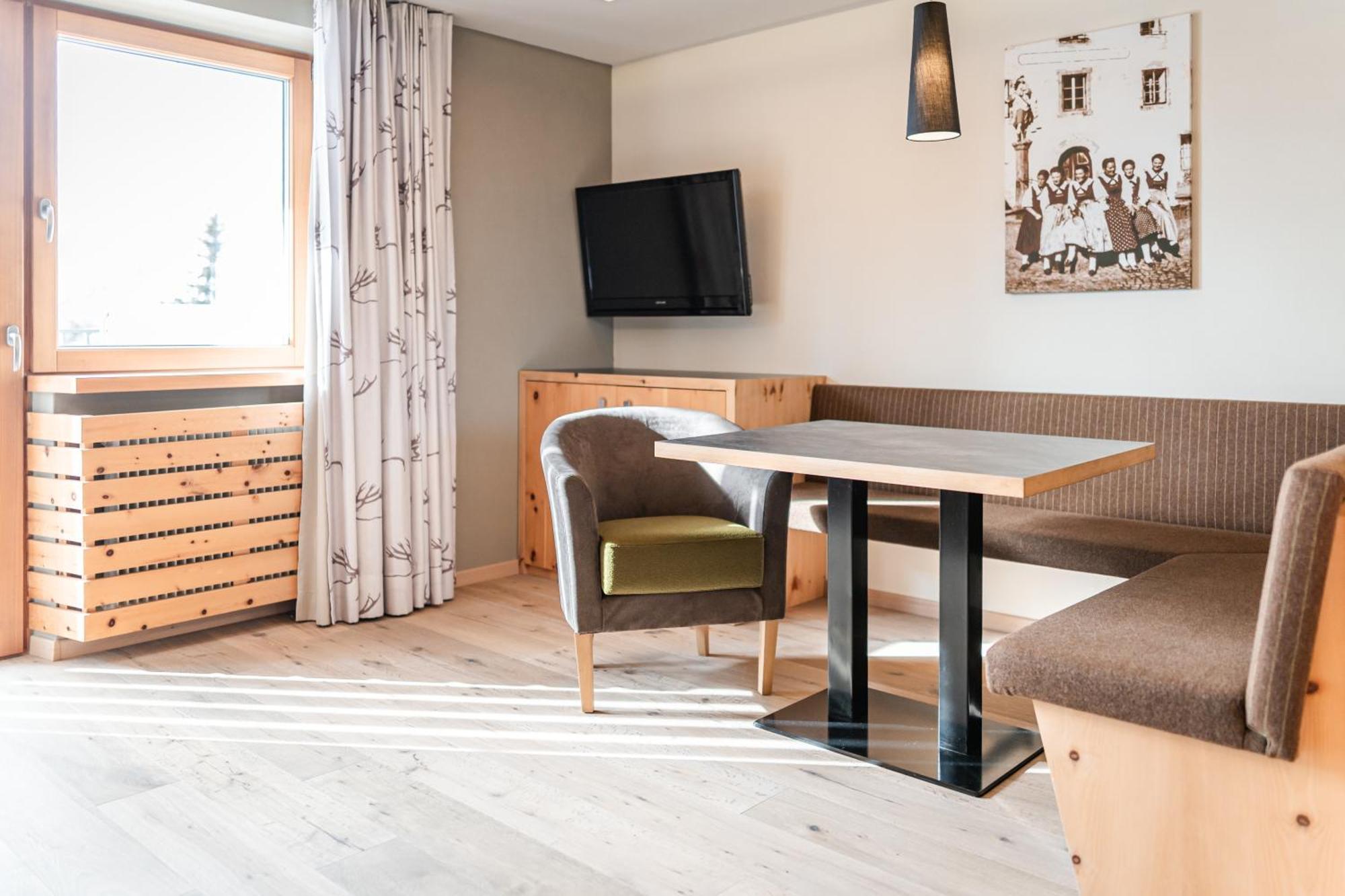 Maraias - Luxury Suites & Apartments Burgusio Esterno foto